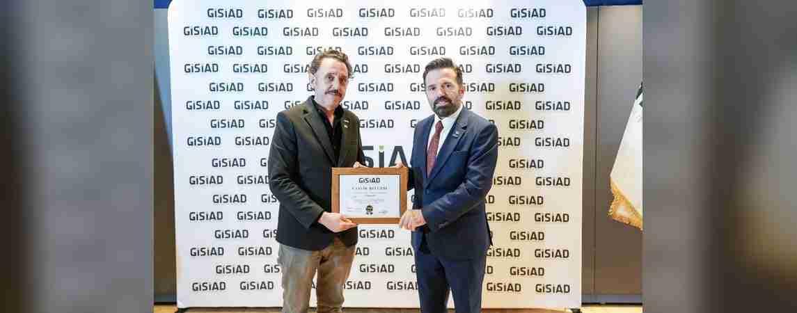 Kadir Özay GİSİAD Üyelik Belgesini Aldı