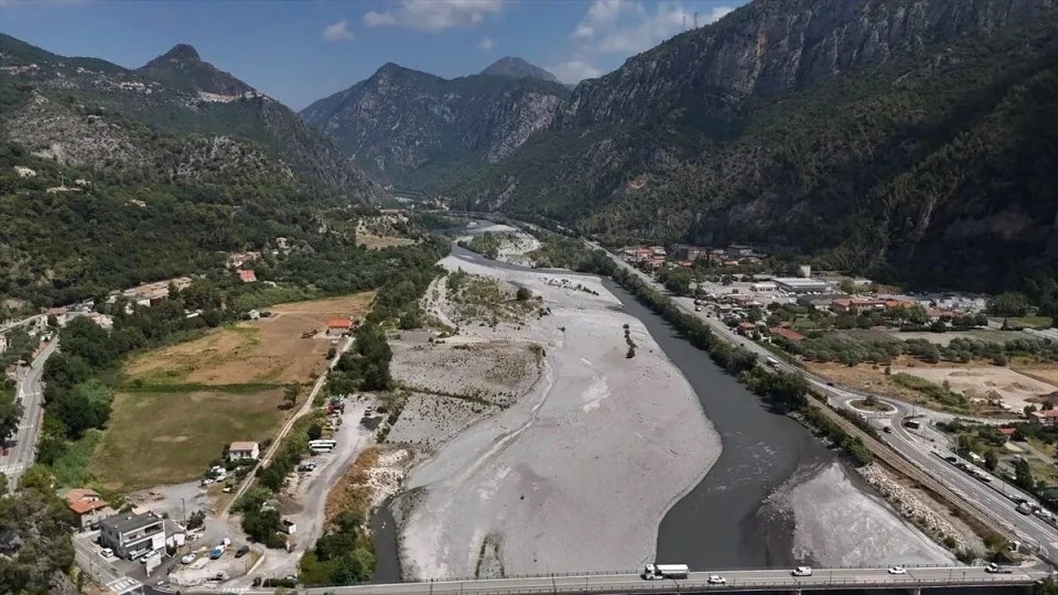 Fransa'da Kuraklık Alarmı: Kuruyan Dere Sayısı 1373'e Ulaştı