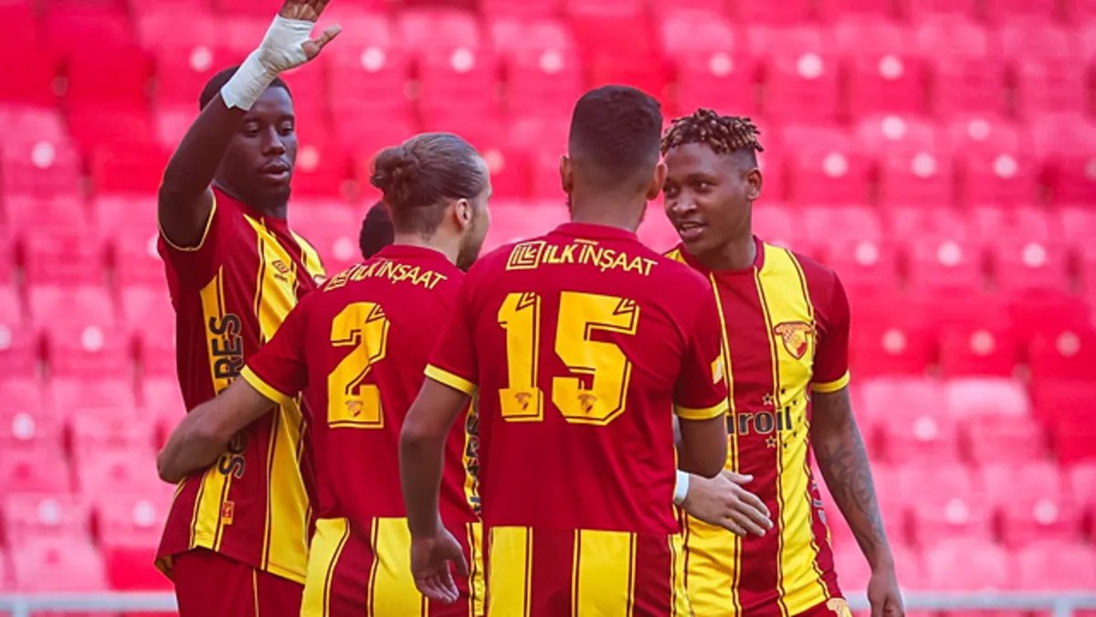 Göztepe'de Kaleci Rekabeti Başladı: Yeni Sezonda Eldivenler Kime Emanet?