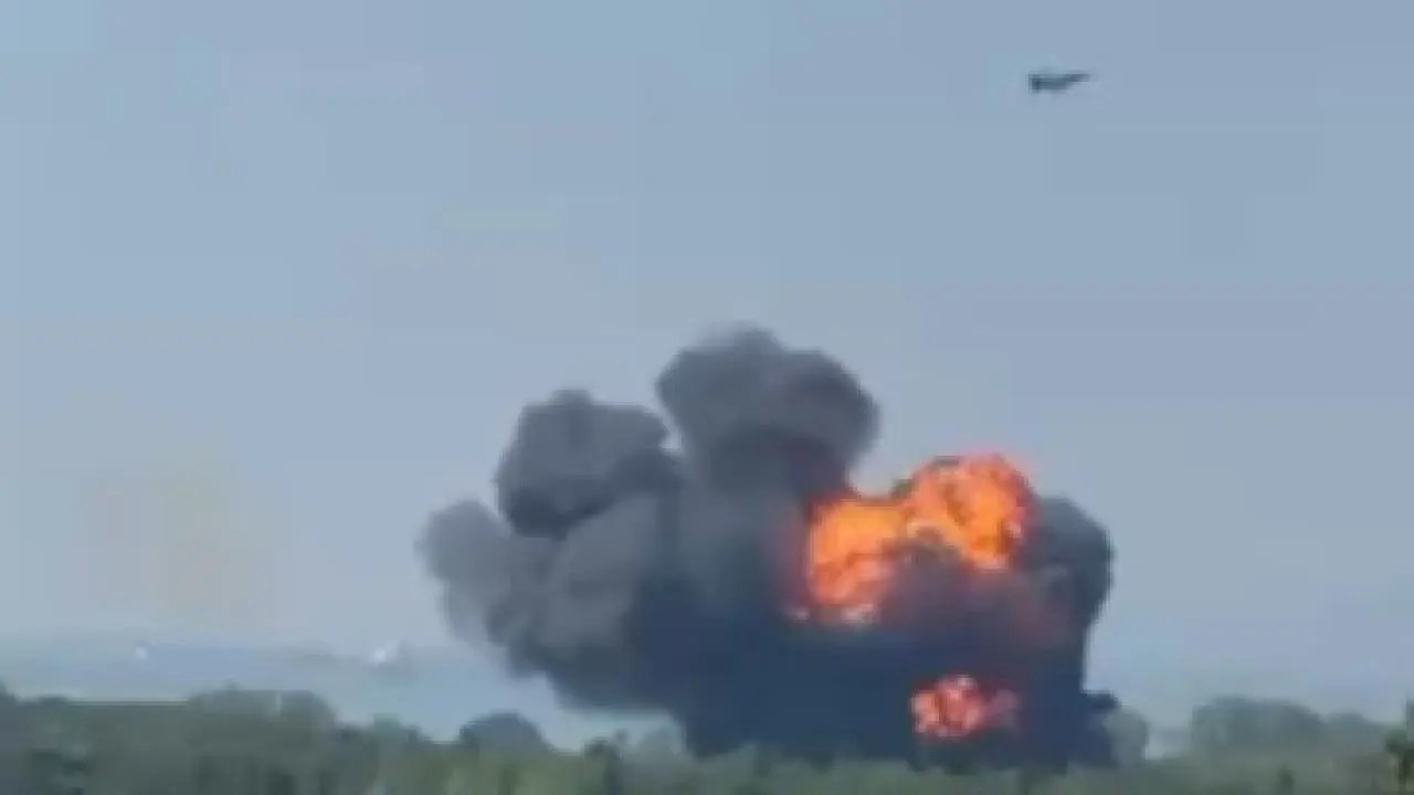Eğitim Uçağı Yalova'da Düştü: Pilot Sağ Olarak Kurtuldu